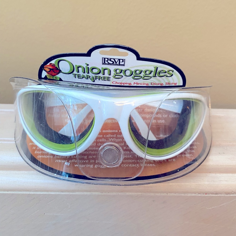 Onion goggles in its protective packaging
